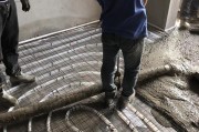 地暖保养文案:地暖系统的使用寿命多长？需要维护保养吗？