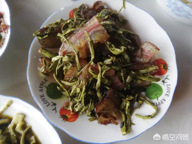 我是一位藏族人，现在在成都上班。想把家乡的特产弄出来卖，但是没有销路，应该怎么做？