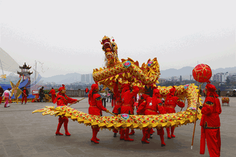 媒体存在的意义是什么？媒体应该对社会起到怎样的作用？