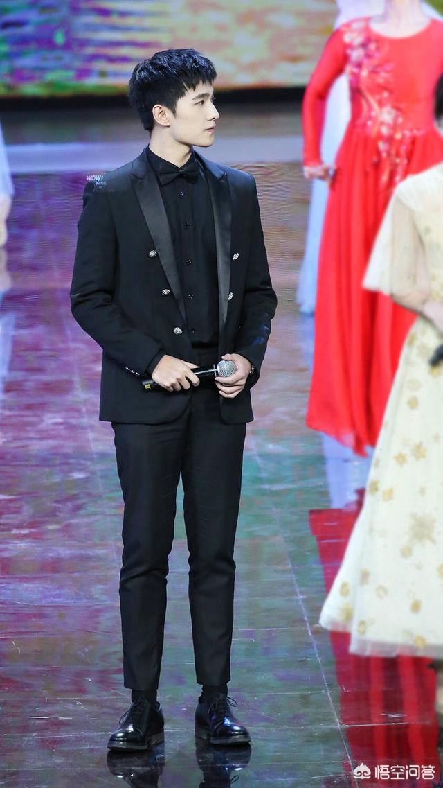 2018艺人新媒体指数年榜出炉，女艺人赵丽颖第一，男艺人杨洋第一，你怎么看？