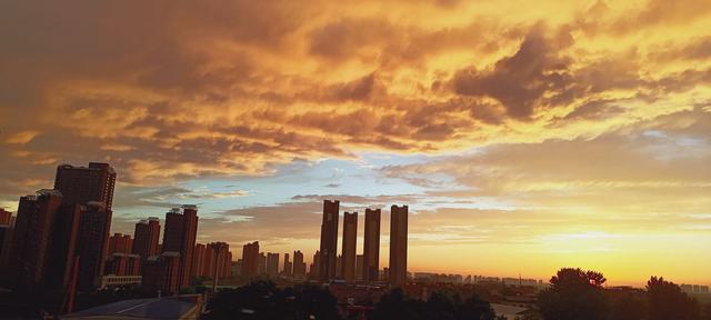 秋天的发圈干净唯美句子?