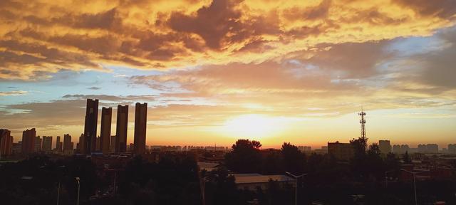 秋天的发圈干净唯美句子?