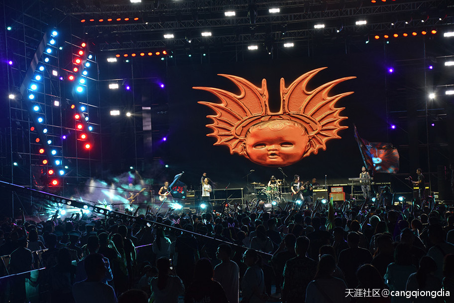 2019年麻椒音乐节第二天热情高涨，郝云压轴引发全场大合唱