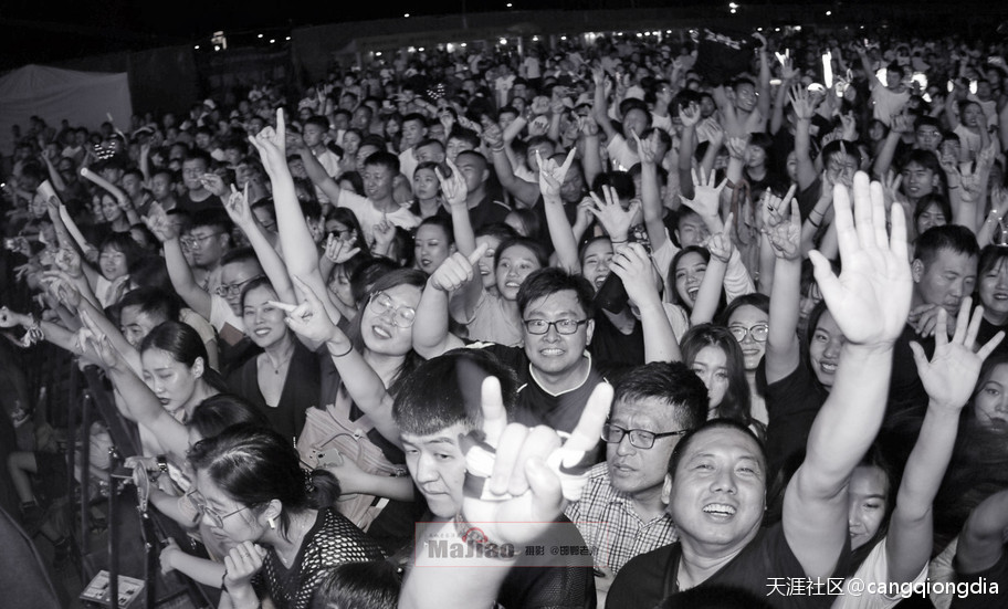 2019年麻椒音乐节第二天热情高涨，郝云压轴引发全场大合唱