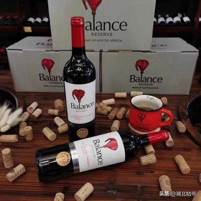 西餐里的干红葡萄酒和干白葡萄酒适合做什么菜？