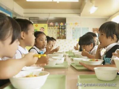 幼儿园吃饭前餐桌感恩词？