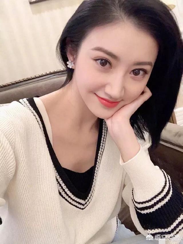 景甜拍的「景田」矿泉水广告，一共有几处让人匪夷所思的槽点？