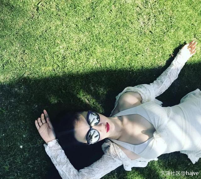 看了李小璐的ins，網友說有一股濃濃的外圍網紅風
