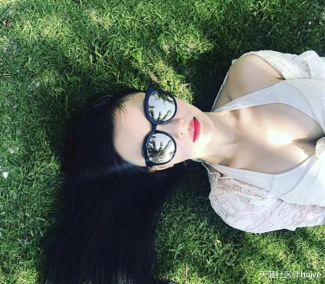 看了李小璐的ins，網友說有一股濃濃的外圍網紅風