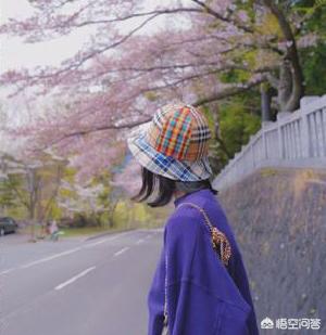 春天出门踏青，该怎么搭配衣服？