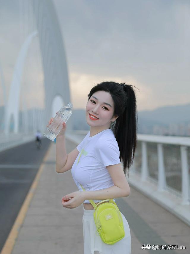T恤衫怎样搭舒服又时髦？