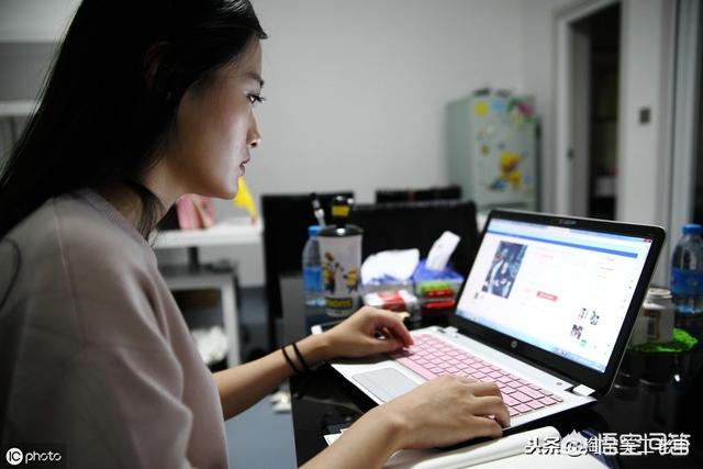 本人新手，想开个网店，是做淘宝好还是拼多多好呢？希望前期投入一万左右？