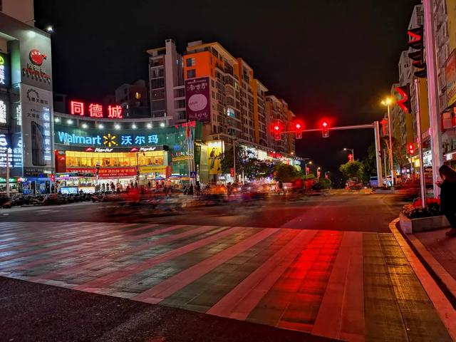 电商的兴起究竟是在帮我们省钱，还是在让我们变穷？
